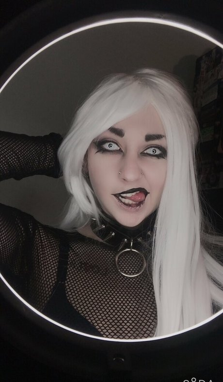 Gremlinbxtch model xxx pic