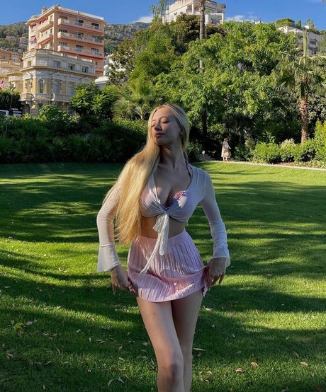 shemale gangbang onlyfans sexy nude picture