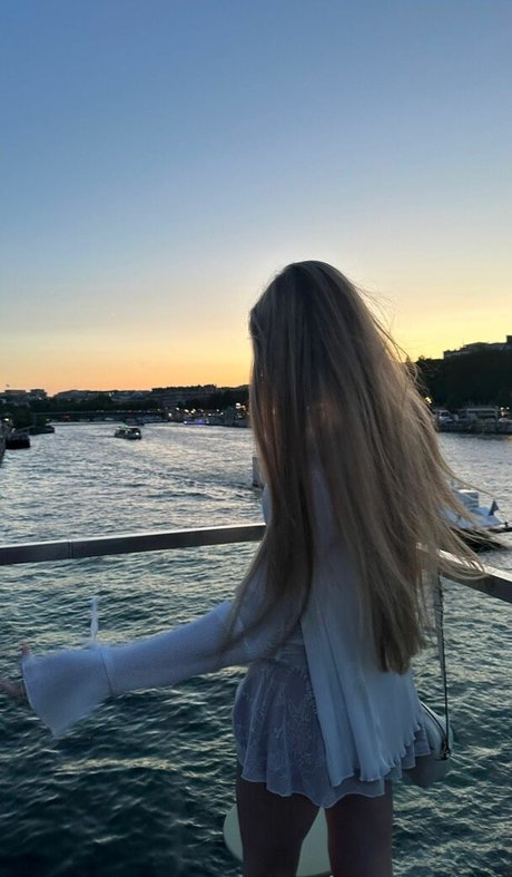 waitress onlyfans top img