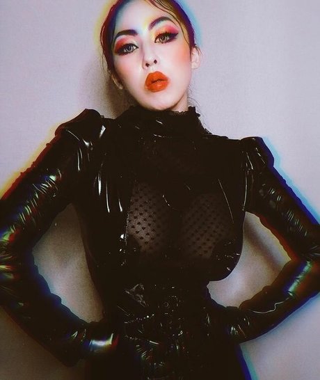 Maika Kamisusaki star nudes archive