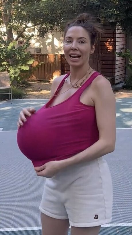 Whitney Cummings naked model pics