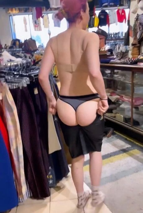 Whitney Cummings nude actress pics