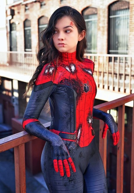 Mina Kess nude pornstar gallery