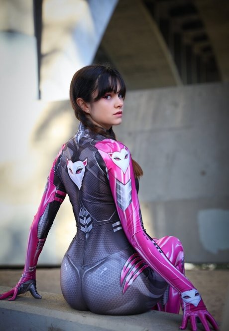 Mina Kess model art pic