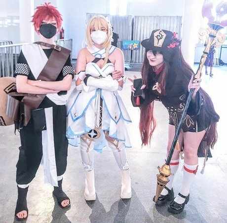 Pitayaq model sexy photos