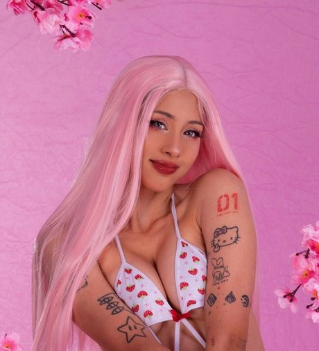 Magic Phyra model free photo