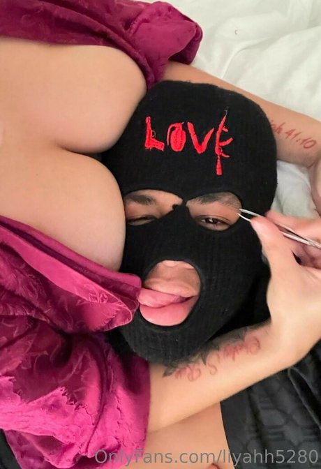 Aaliyah Duggan model adult img