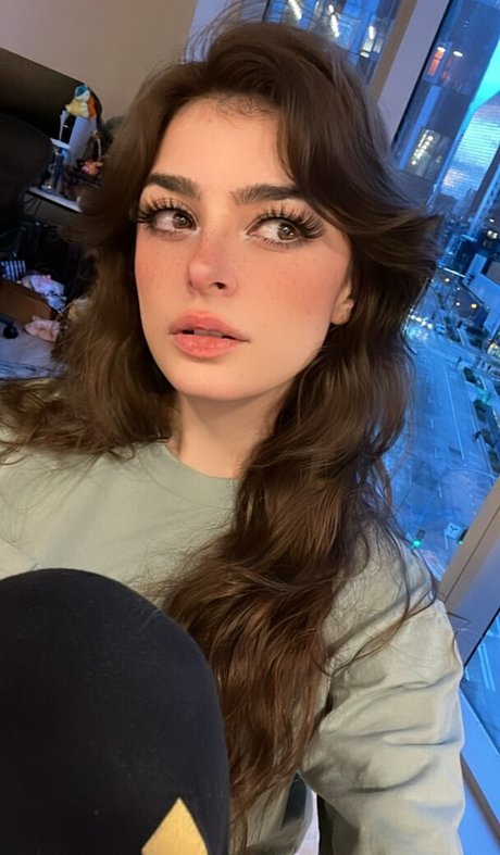 Aruuu model nudes photo