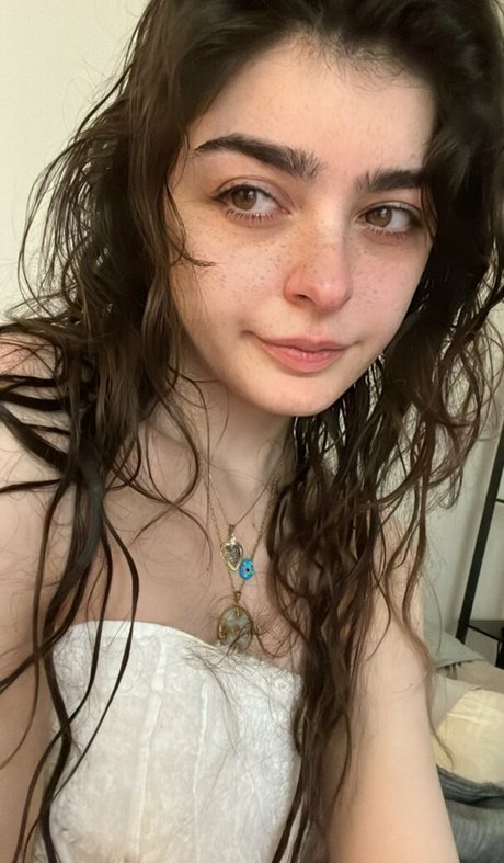 Aruuu beautiful model image