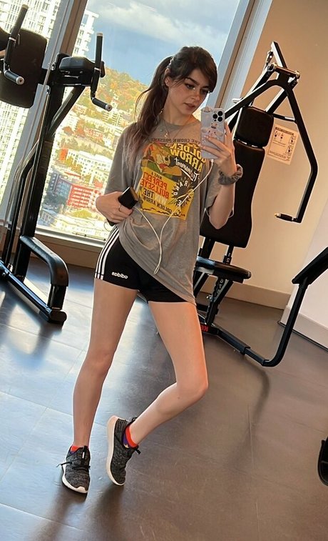 Aruuu star naked images