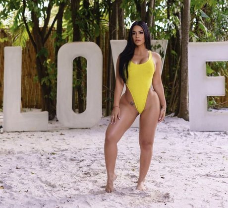 Litza Yanez star free photos