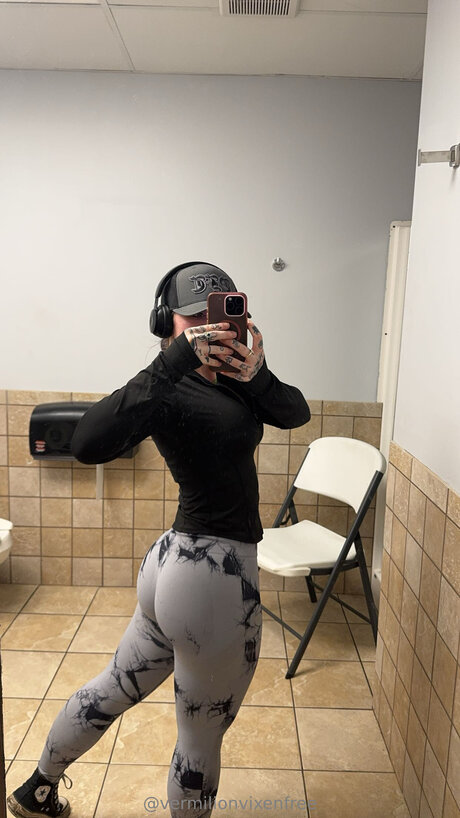 shemale fucks girl onlyfans beautiful naked gallery