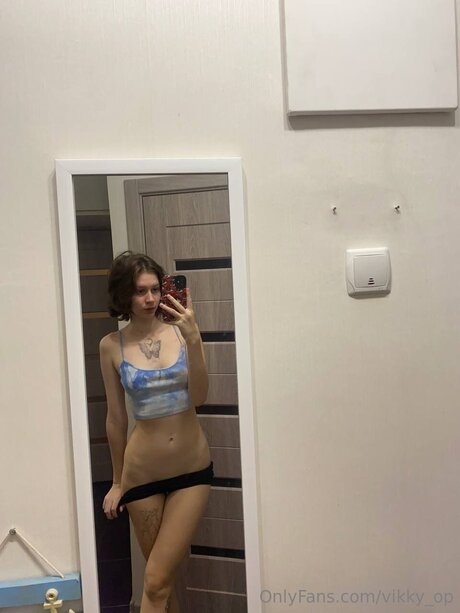 Vikky Op star top pic