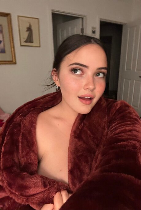 Violet Harmon beautiful model picture