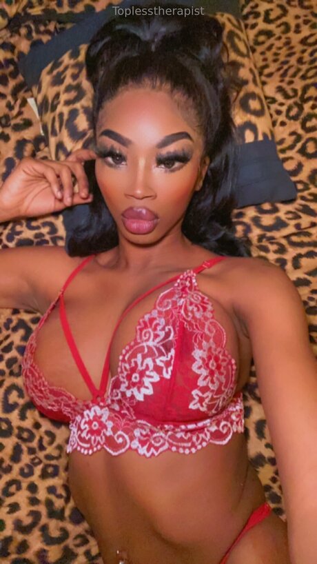 Toplesstherapist model naked pictures