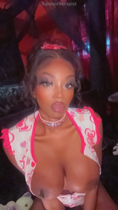 Toplesstherapist perfect pornstar pic