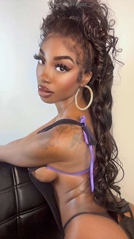 Toplesstherapist exclusive star img