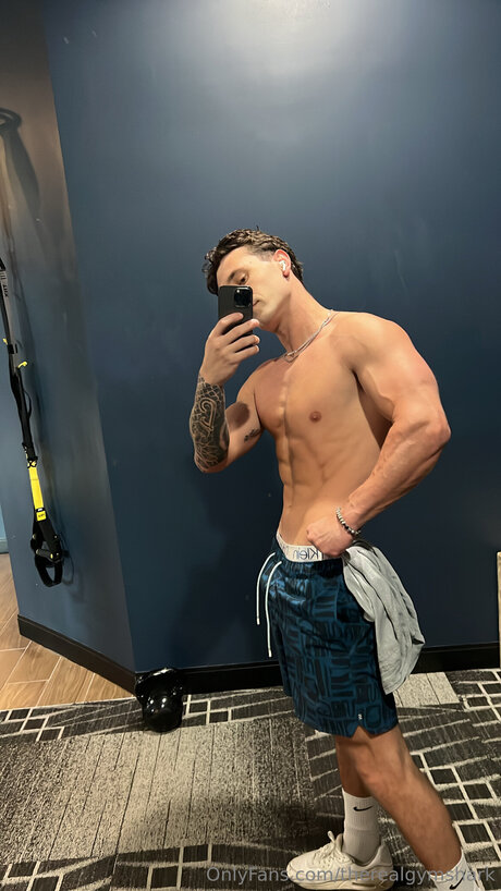Therealgymshark model sexy pics
