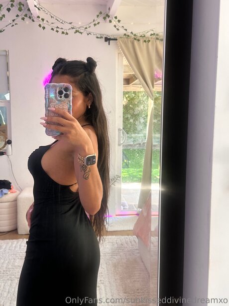 Sunkisseddivinedreamxo model beautiful photo