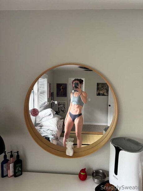 Snugglysweaterof model naked image