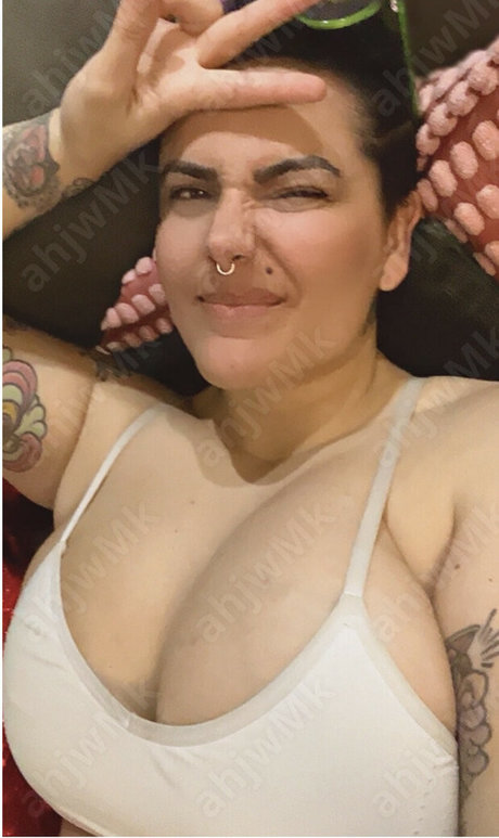 TheZombiUnicorn nice model pics