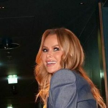 Amanda Holden model top image