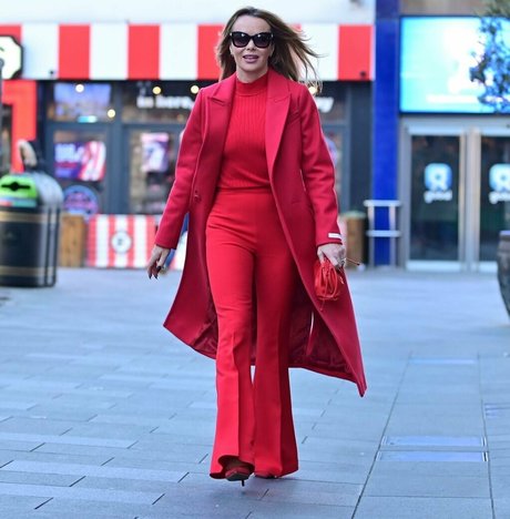 Amanda Holden hd model pic