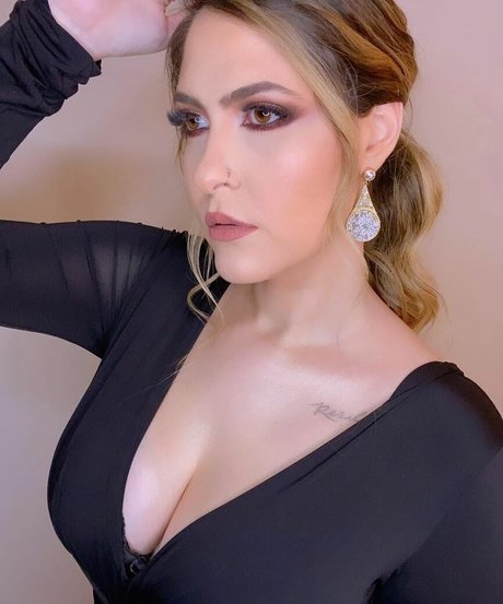 Nahzinhaa perfect pornstar pics