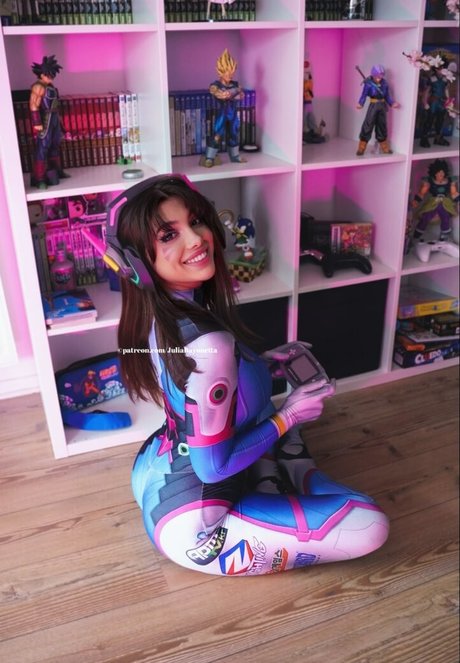 Julia Bayonetta pretty model img