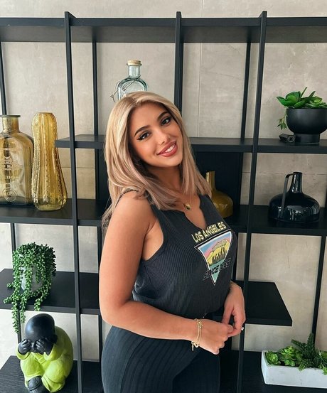 shemale outdoor onlyfans exclusive pic