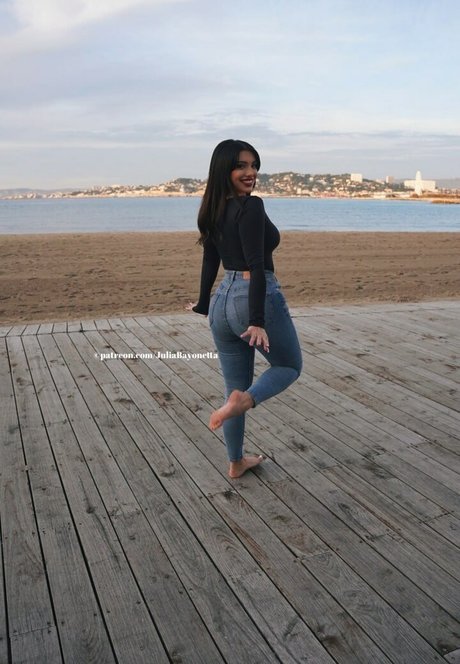 Julia Bayonetta star erotic images