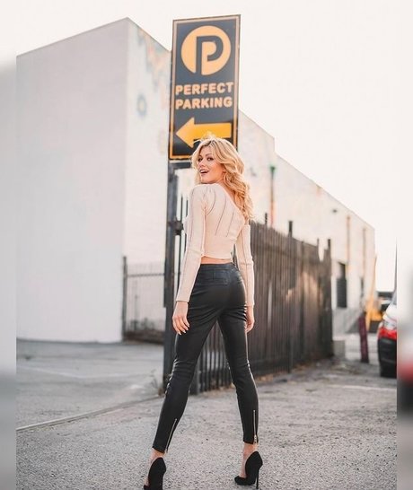 Katherine McNamara top model pictures
