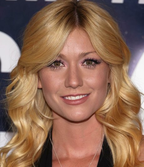 Katherine McNamara model pretty pics