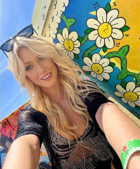 Katherine McNamara naked model pic