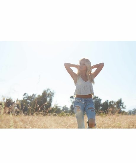 Katherine McNamara model hd images