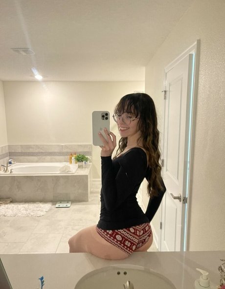 Catlyn Crespo nude actress picture