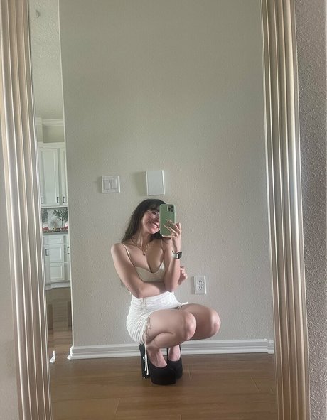 Catlyn Crespo model xxx picture