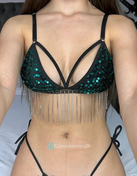 Kiimvalentina18 pornstar nudes pics