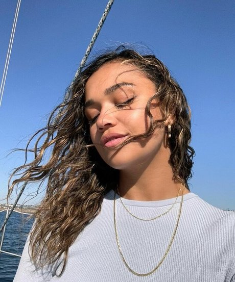 Madison Bailey star high quality pics