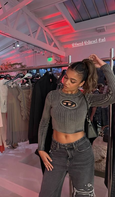 Madison Bailey exclusive model pics