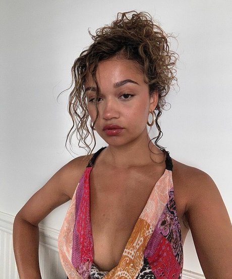 Madison Bailey nudes actress gallery