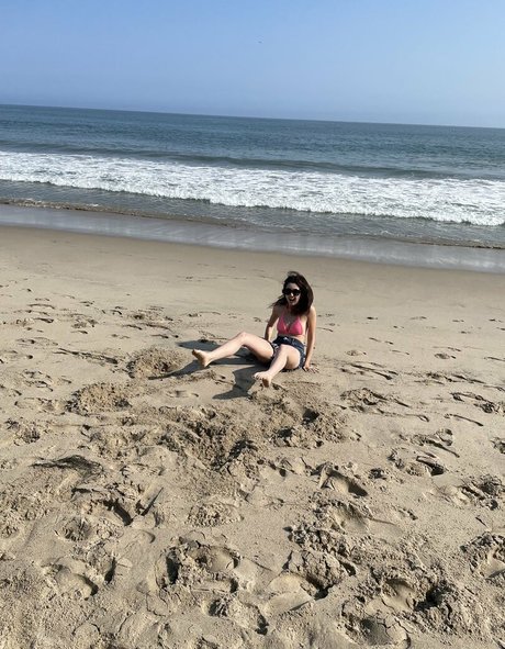 Laura Marano porn model img