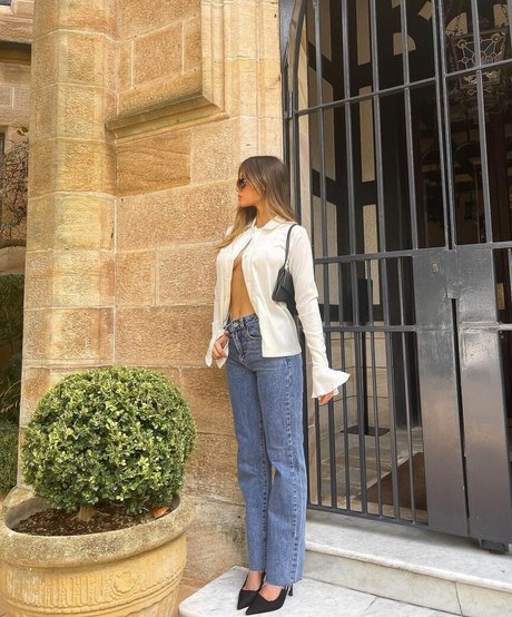 Ella Cervetto star sexy picture