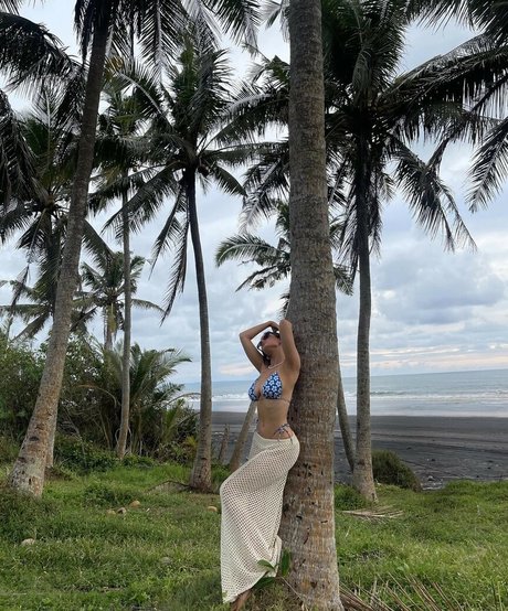 Ella Cervetto nude model images