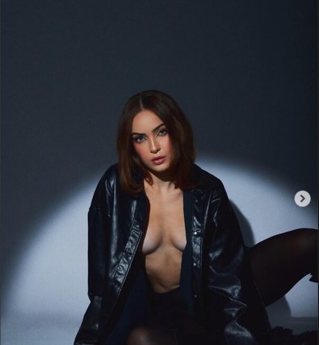 MaceiO model high quality pictures