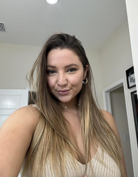 Lexi Love top model pics