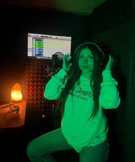 Alondra Delgado model photos