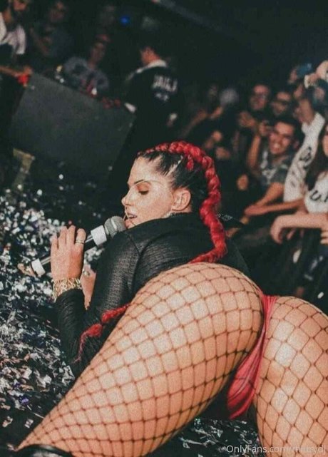 Amanda Miury hd model pictures