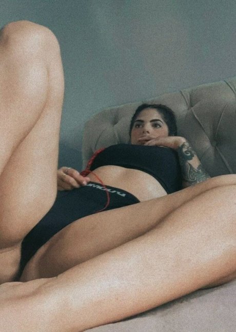 Amanda Miury model nude pictures