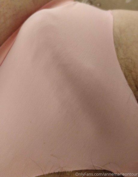 annemarieontour nude model picture